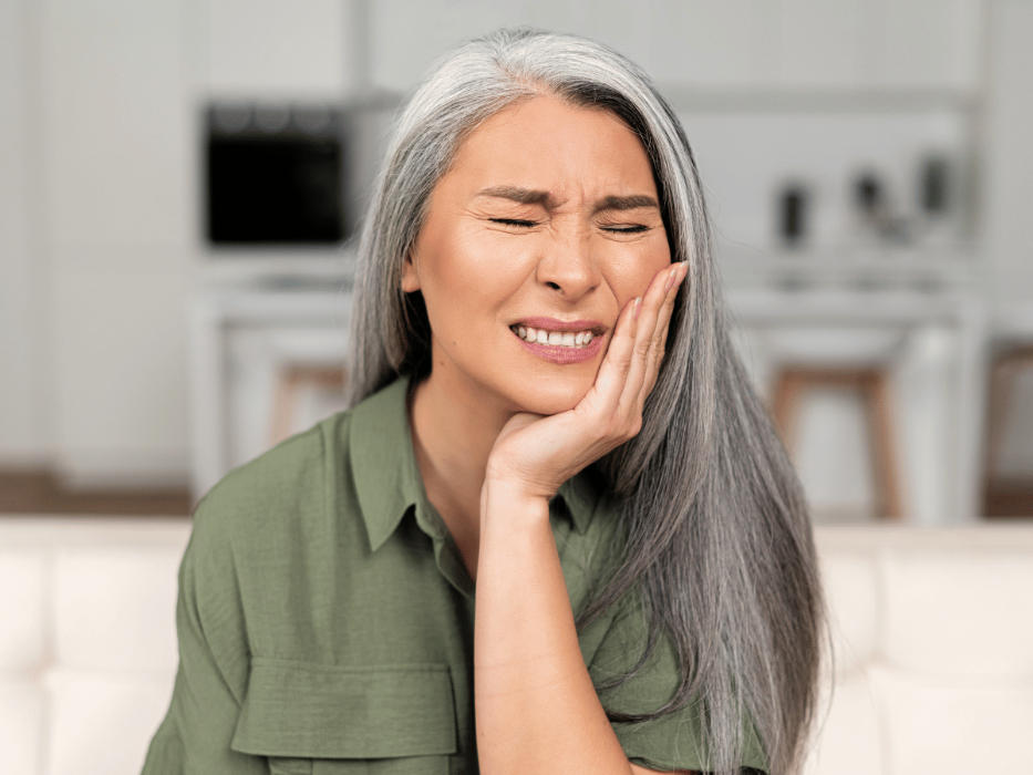 emergency dentist royal palm beach | woman with tooth pain
